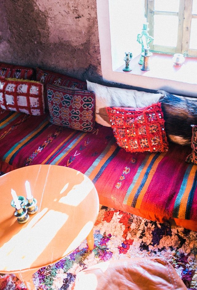 Popular Patterns and Motifs Found in Southwestern Yellow Rugs